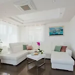 Mia Villa *